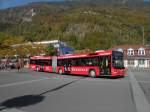 MAN Bus mit der Betriebsnummer 122 und der Vollwerbung fr das Bauhaus auf der Linie 21 fhrt am Bahnhof Interlaken Ost ein.