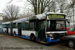 SW 9772 hat in Wuppertal Bekanntschaft mit einer Wetterstation gemacht. Jetzt steht der Bus bei Lingner in Bochum und wird seiner letzten teile beraubt. Bochum Wattenscheid, 29.1.2012.