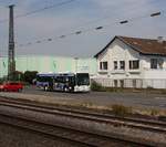 Ein Bus der RVK (Rheinland-Touristik) auf der Linie 818 (Hersel-Stadtbahn - Sechtem BF) beim verlassen der Haltestelle Roisdorf Bahnhof in Richtung Hersel-Stadtbahn.