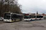 Stadtbus Eisenach: Mercedes-Benz Citaro Facelift und Mercedes-Benz Citaro C2 Gelenkbus der KVG Eisenach, eingesetzt im Stadtverkehr. Aufgenommen am Stadtbusbahnhof von Eisenach im Dezember 2014.