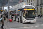 BBA Nr. 54 (Volvo 7900 Hybrid) am 11.1.2024 beim Bhf. Aarau
