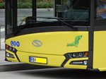 Die Front eines Stroh Bus Solaris Urbino 12 mit dem Dackel als Maskottchen am 22.08.16 in Hanau Freiheitsplatz