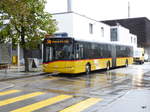 Postauto - Solaris  ZH  880666 im Regen vor dem Bahnhof in Thalwil am 14.09.2017