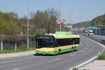 Bratislava, Solaris Urbino III 15 CNG Wagen 1218 unterwegs auf der  Oldtimer Linie M bei der Haltestelle Zoo, 22.04.2023