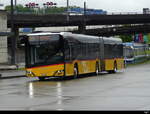 Postauto - Solaris Urbino ZH 731003 bei der Zufahrt zu den Bushaltestellen beim Flughafen Zürich am 2024.05.07