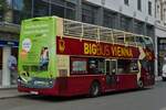 Heckansicht eines Unvi Urbis Sightseeing Busses in Wien. 06.2023