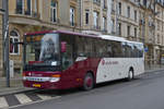 EW 1017, Setra S 415 UL von Emile Weber, steht am Straßenrand in der Stadt Luxemburg. 02.12.2020