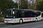 HU 3001, Setra S 415 LE von Huberty, steht am Straßenrand in der Stadt Luxemburg. 07.12.2020