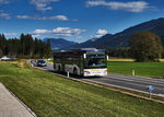 Ein Setra S 415 NF von Siebler Reisen, fährt zwischen Berg im Drautal und Dellach im Drautal vorüber.
Unterwegs war der Bus auf der Kfl. 5021 als Kurs 34 (Steinfeld im Drautal Volksschule - Oberdrauburg Bahnhof).
Aufgenommen am 22.9.2016.