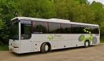 . SL 3027 Van Hool Bus der Firma Frisch, (Sales Lentz group), wartet an einem Parkplatz nahe Wiltz auf seinen nächsten Einsatz. 06.05.2014 