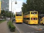 BVG-Linienbus berholt Stadtrundfahrtbus beim Europacenter, Sommer 2007