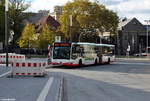 2966 (RE-VS 2966) GE-Buer, Rathaus am 28.10.2018    Der KOM 2966 ist hier auf der Gemeinschaftslinie SB91 - mit der STOAG aus Oberhausen - unterwegs und fährt in Kürze nach Oberhausen,