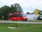 Ein Iveco Kleinbus in Blumberg am 25/06/11.