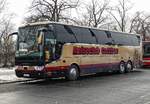 Van Hool TX16 acron vom ''Reiseclub Cottbus -Busbetrieb Stephan Goldhahn'', bei leichtem Schneefall in Berlin /Olympischer Platz im Januar 2019. (Grüne Woche, Messe)