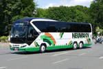 #busretten -Buskorso mit einem Neoplan Tourliner von 'Neumann -Reisen'. Berlin -Tiergarten, Großer Stern am 27.05.2020.