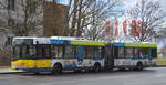 Gelenkbus der Berliner Verkehrsbetriebe (BVG Nr. 4390), interne Bezeichnung Solaris GN09, Herstellertyp Solaris Urbino 18 III als Linie X54 im Einsatz am 19.03.21 Berlin Weißensee. 
