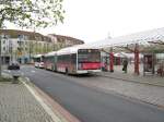 Gleich 2 Solaris Urbino (12 und 18) stehen hintereinander am Bhf Vegesack in Bremen-Nord Die neuen Busse kommen nicht bei allen Fahrgsten an.