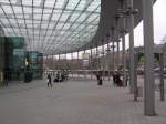 Der Busbahnhof am Hamburger Hauptbahnhof. Von hier kommt man direkt zu den U-Bahnlinien U1 und U3, auerdem zum Hauptbahnhof. Die Aufnahme hab ich am 8.2.07 gemacht