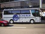 Das Foto zeigt ein Fahrzeug von Scherer Reisen. Dieser Bus fhrt fter am Tag von Saarbrcken zum Flughafen Hahn.