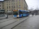 Hier ist ein etwas lterer Citaro-Bus in Saarbrcken am Hauptbahnhof zu sehen. Der Bus fhrt gerade seine Haltestelle an. Das Bild habe ich am 30.01.2010 Fotografiert.