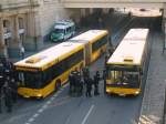 Aufgrund des Fussballspieles(Dynamo-Cottbus) wurden am Dresdner Hauptbahnhof mehrere Shuttle-Busse bereit gestellt um die Gste abzufangen und zum Stadion zu schaffen.Abgesichert durch hohes Polizei