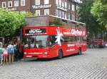 MAN-Doppeldecker Sightseeing-Bus am Burgplatz in der Dsseldorfer Altstadt.(2.7.2012)