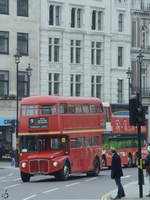 Der AEC Routemaster RM1218 unterwegs in London.