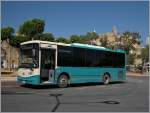 Ein kleiner maltesicher Linenbus macht in Valetta eine Pause.