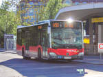 Graz. Am 06.05.2020 fuhr BD 13938, ein ex. Wiener, auf der Expressbuslinie X50, hier am Andreas-Hofer-Platz.