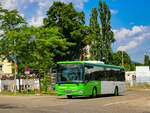 Graz. Postbus BD 15834 steht hier am 09.07.2023 in der Schleife Josef-Hyrtl-Gasse und wartet auf die Anfahrt als Linie 630 nach Werndorf.