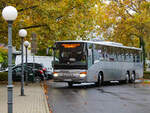 Graz. Bei typischen Herbstwetter an diesem 24.10.2023 ist der Postbus BD 13410 hier als SEV501 vor dem Grazer Ostbahnhof zu sehen.