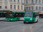 Graz. Wagen 48 der Graz Linien sowie ein Sprinter von Gersin stehen hier am 02.10.2021 am Grazer Jakominiplatz.