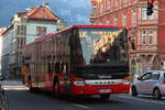 Setra S 415 LE business SZ-677ZX in der Sightseer-Beklebung ist hier als Linienbus der Linie LK in der Meinhardstrae nach der Haltestelle Landesmuseum in Innsbruck unterwegs. Normalerweise zum Umstieg bei der Technik im Westen der Stadt vorgesehen, verkehren manche Kurse des LK in die Stadtmitte. Aufgenommen 13.6.2017. 