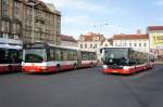 Tschechische Republik / Stadtbus Prag: Karosa-Irisbus Citybus 18M - Wagen 6542 sowie SOR CITY NB 18 - Wagen 6669, aufgenommen im Mrz 2015 an der Haltestelle  Anděl  in Prag.