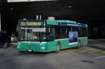 MAN Bus 825 auf der Linie 33 fährt zur Haltestelle Tinguely Museum.