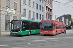 Mercedes Citaro 7019 und 7050, mit easy Jet Werbung, begegnen sich am Bahnhof SBB.
