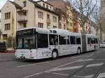 MAN Bus mit der Bertiebsnummer 781 und der Vollwerbung fr energieschweiz.ch auf der Linie 50 beim Burgfelderplatz.