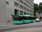 MAN Bus mit der Betriebsnummer 821 bei einem Tramersatz Einsatz auf der Linie 3 am Aeschenplatz.