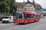 Volvo Bus 825, auf der Linie 10, beim Stadttheater Bern. Die Aufnahme stammt vom 09.06.2017.