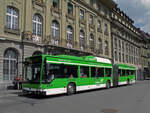 Mercedes Citaro 856 mit der Erdgas Werbung, auf der Linie 10, bedient die Haltestelle beim Bundesplatz. Die Aufnahme stammt vom 14.04.2011.