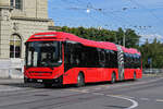 Volvo Hybridbus 221, auf der Linie 6A, fährt am 20.07.2023 zur Haltestelle Zytglogge beim Casinoplatz.