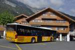 Setra S 415 Bus bedient die Haltestelle beim Rössliplatz in Brienz. Die Aufnahme stammt vom 10.10.2014.