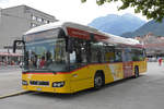 Volvo Hybrid Bus der Post, auf der Linie 105, bedient die Haltestelle beim Bahnhof Interlaken West. Die Aufnahme stammt vom 25.07.2018.