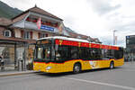 Mercedes Citaro der Post, auf der Linie 60, wartet am 02.07.2023 an der Haltestelle beim Bahnhof Interlaken Ost.