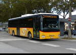 Postauto - Iveco Irisbus Crossway  NE  165364 unterwegs vor dem Bahnhof in Yverdon am 21.10.2023