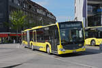 Mercedes Citaro 705, auf der Linie 21, fährt zur Haltestelle beim Bahnhof Thun. Die Aufnahme stammt vom 21.04.2022.
