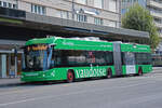 Hess Trolleybus 98 mit der Vaudoise Werbung, auf der Linie 3, bedient die Haltestelle beim Bahnhof Biel.