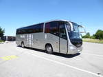 Reisebus - Scania Irizar auf dem Autobahnparkplatz in Estavayer le Lac am 11.06.2017