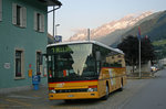 Sonnenaufgang über Airolo am 4. Juli 2012 um 6:30 morgens: Ein Setra S 313 UL von Postauto (Regie Bellinzona) wartet auf seine Abfahrt nach Bellinzona.