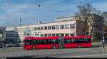 BERNMOBIL Hybridbus 881 erreicht am 27. November auf der Linie 19 die Haltestelle Helvetiaplatz.